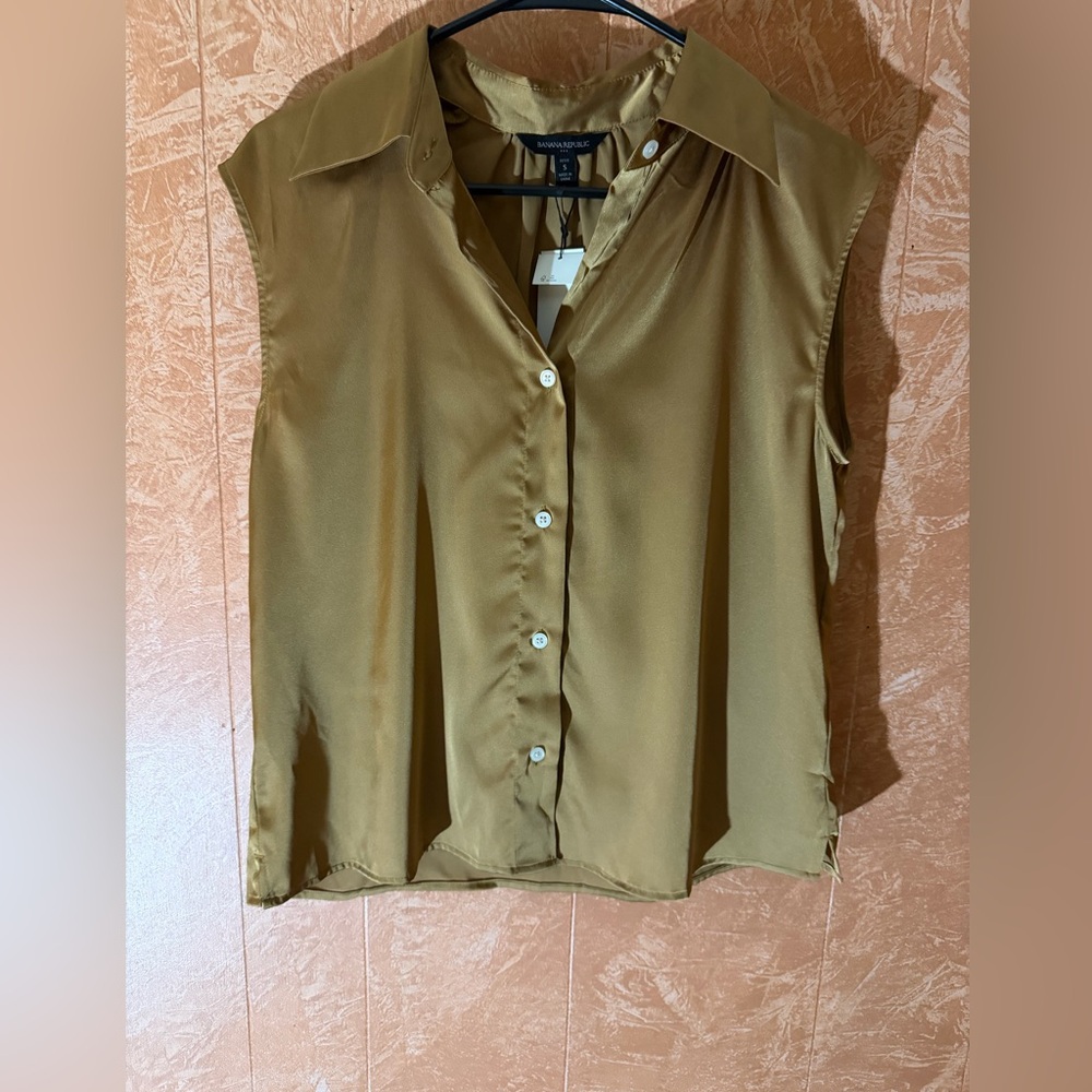Satin Sleeveless Button-Up Blouse - Gold